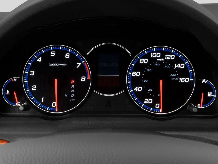 Панель приборов Acura TSX 2006 года  (фото 11 из 37)